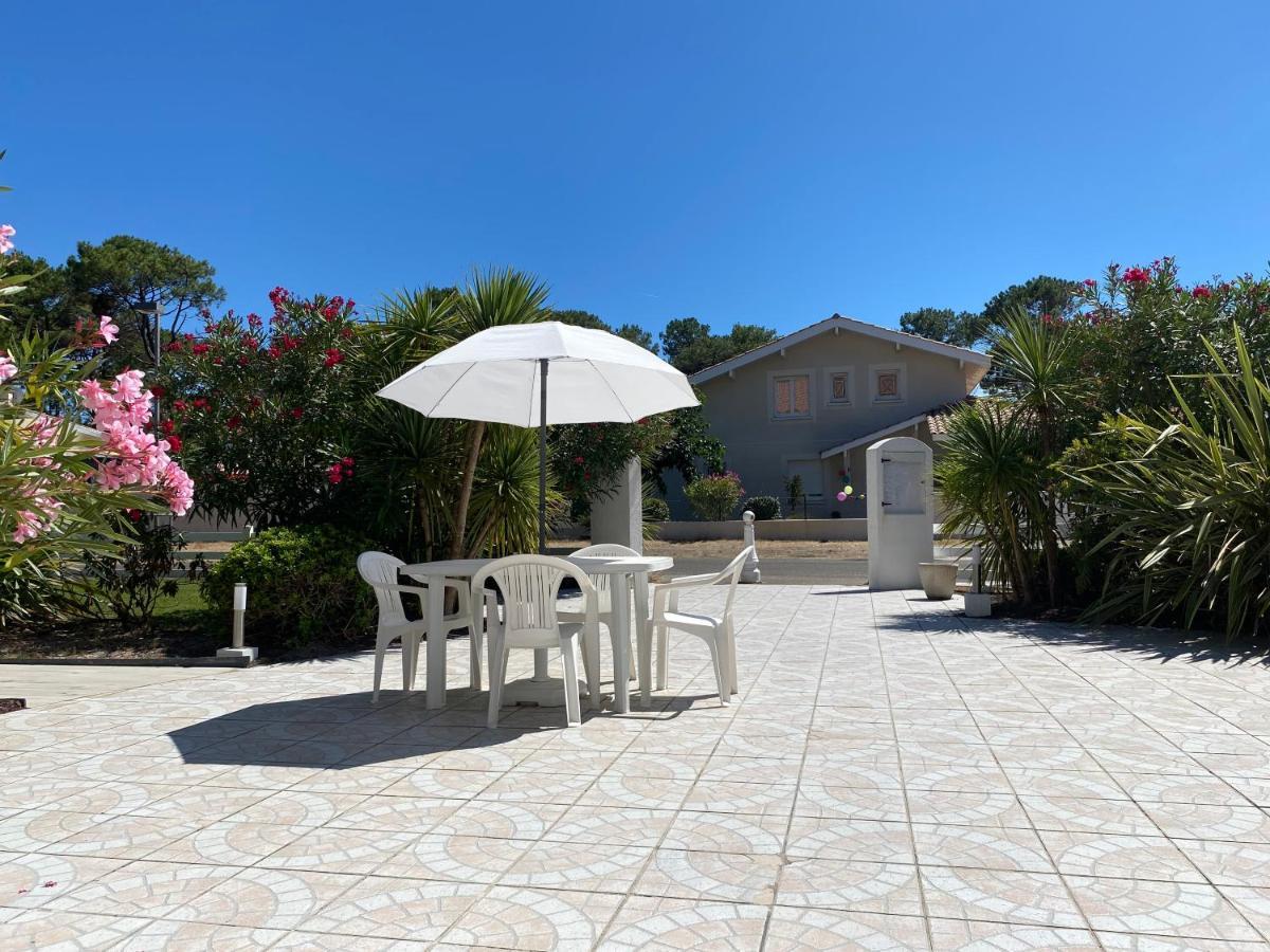 Les Vagues Hotel Restaurant Biscarrosse-Plage Exterior foto